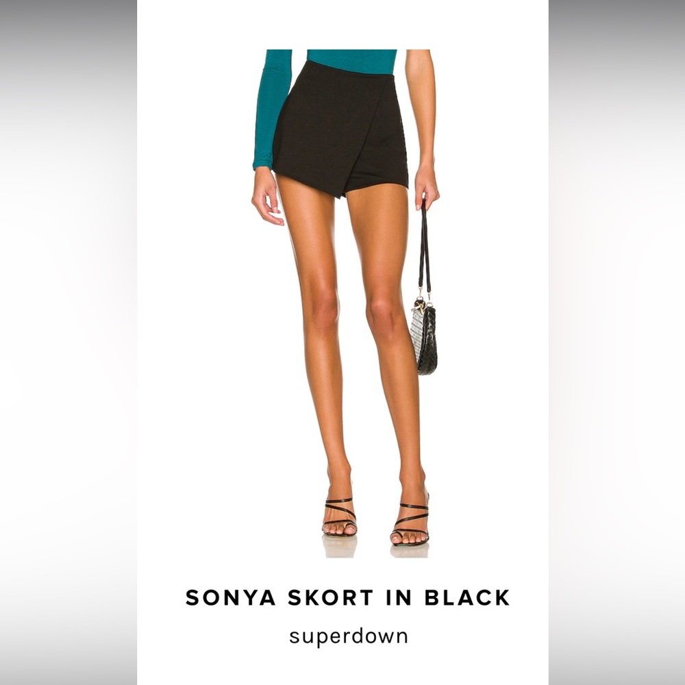 Superdown Black Skort in Medium.